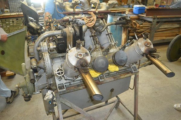 Canuck's OX-5 engine with two cylinders off